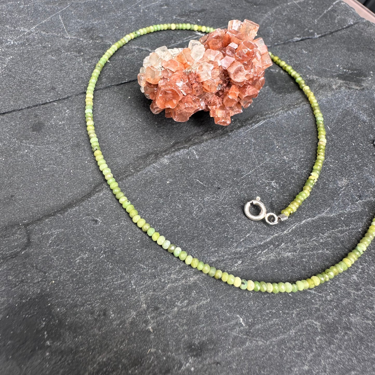 Abundance & stability - Jad canadian - choker cu cristale naturale și argint