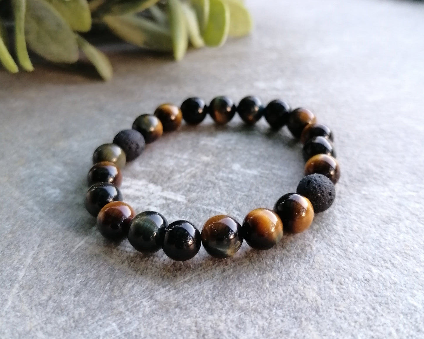 Inspiring and grounding - Tiger's eye, Lava stone - bratara difuzor cu cristale naturale