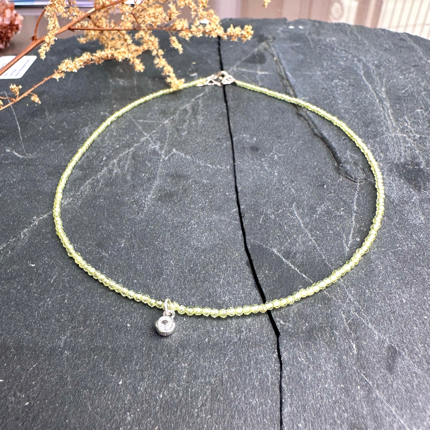 Rebirth - Peridot - choker cu cristale naturale
