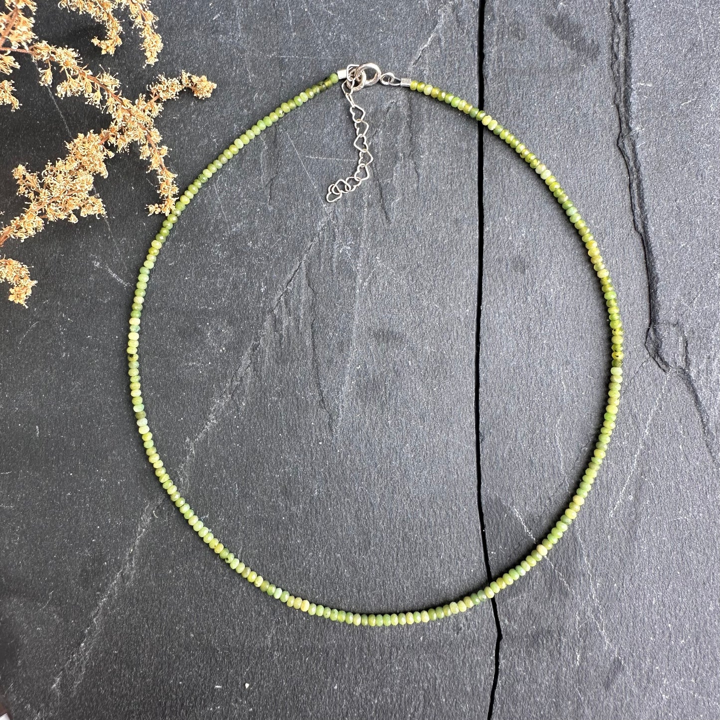 Abundance & stability - Jad canadian - choker cu cristale naturale și argint