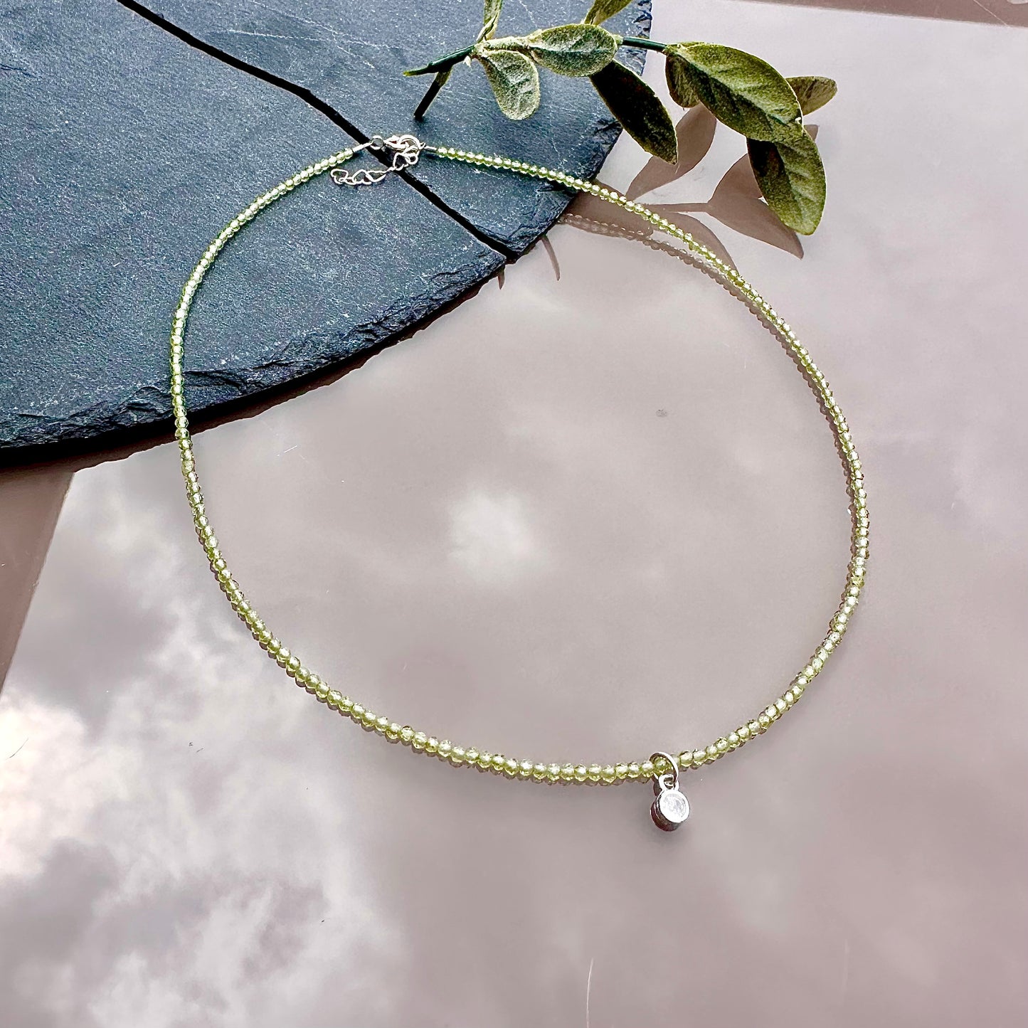 Rebirth - Peridot - choker cu cristale naturale