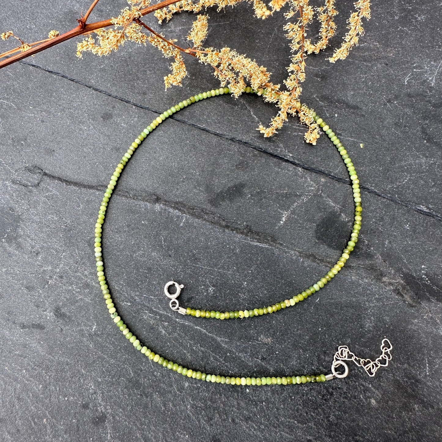 Abundance & stability - Jad canadian - choker cu cristale naturale și argint