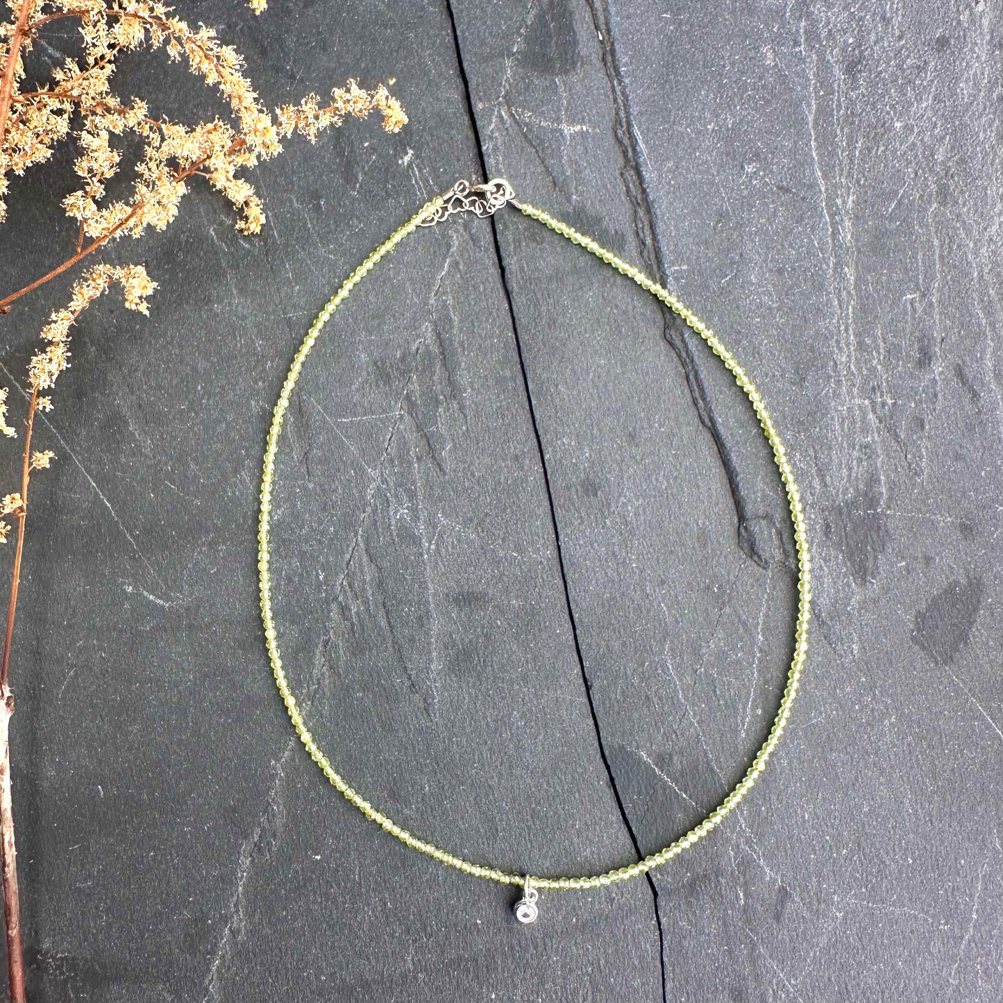 Rebirth - Peridot - choker cu cristale naturale